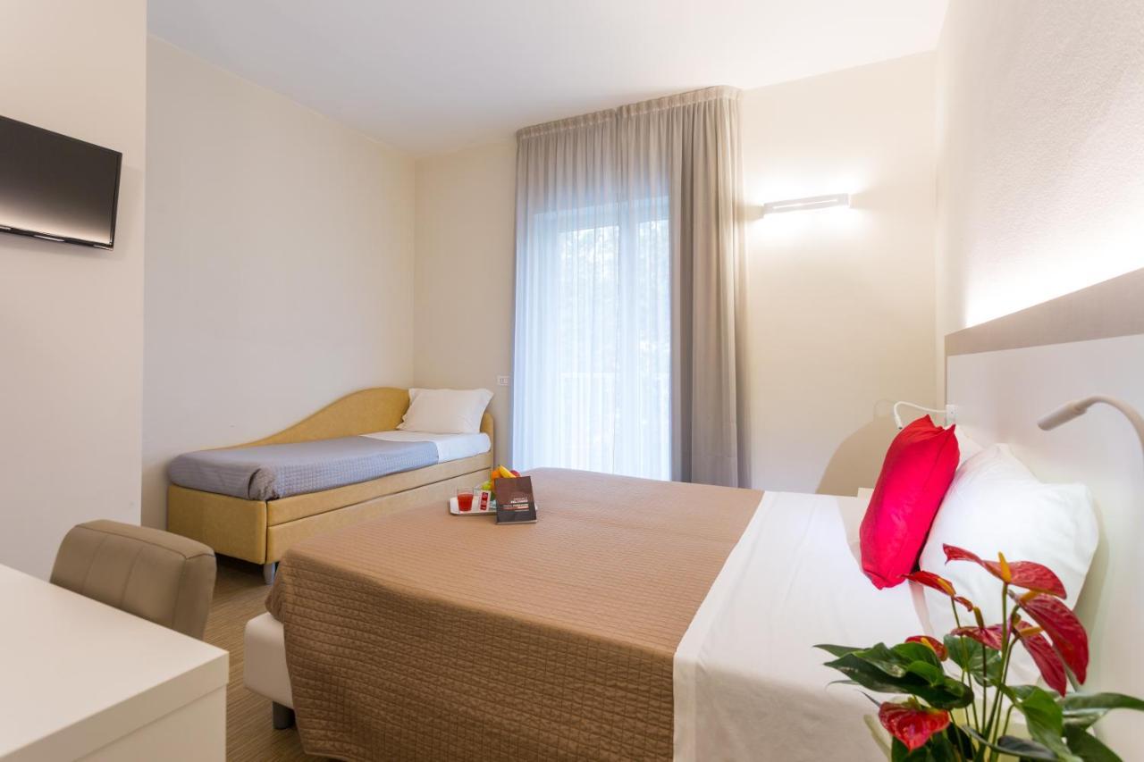 Hotel Amicizia Rimini Exterior photo